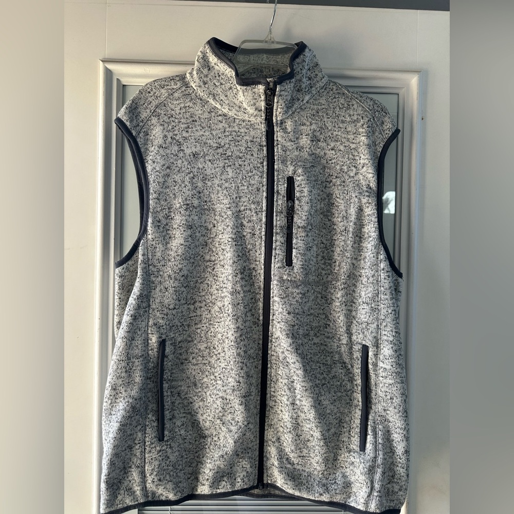 Free Country Black and White Knit Vest